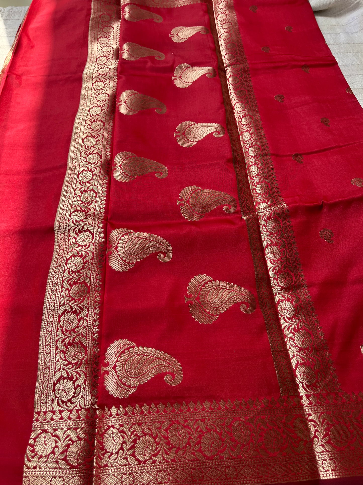 Banarasi Soft Silk Saree - Red Ambi Butti