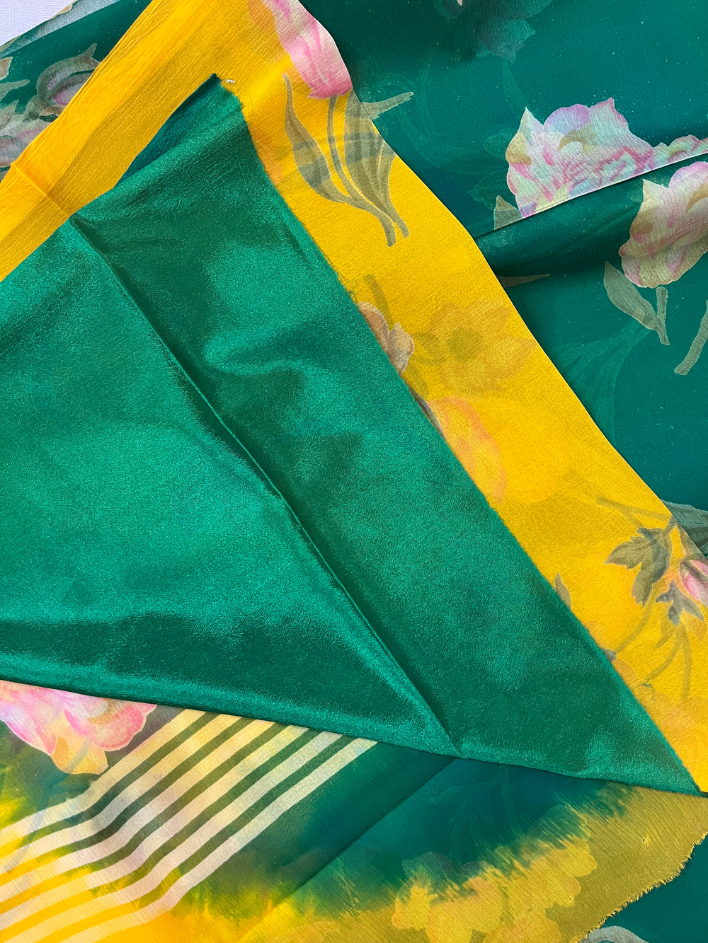 Semi Chiffon Floral Saree Dual Tone - Yellow-Green