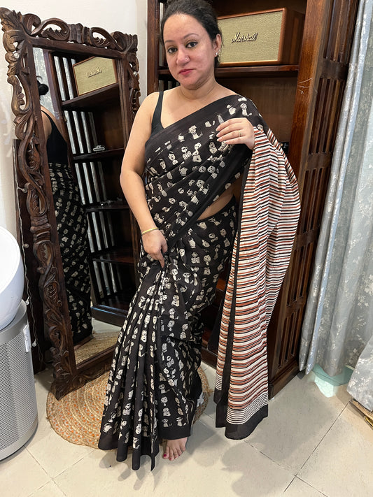 Quirk Max Figurine Handblock Mul Cotton Saree - Black